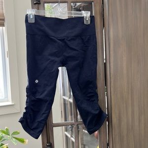 Navy blue Lululemon crop legging